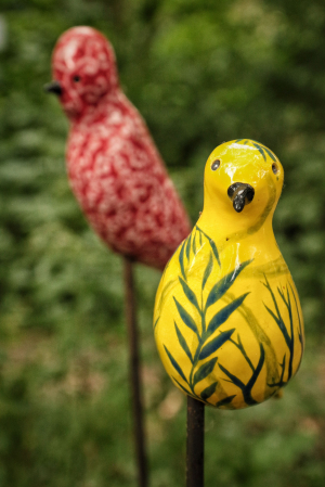Marianne Barbier - Drolesdezoiseaux petit (Jaune)(Ceramic)(Photo Nicole Kusters)